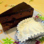 パニエ - ザッハトルテ（生クリーム付き）…368円