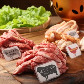 旨い肉ここにあり！ラム＋豚＋鶏＋野菜＝《名古屋ジンギスカン》