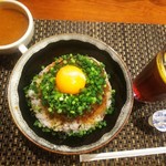 おとなのヒッコリー - ジャーマンハンバーグ丼1230円、スープ、＋100円で、アイスティー♪