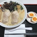 Sampoumempuromenakoubeten - 黒とんこつ三豊麺と味玉