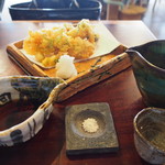 蕎麦+酒＝雲母 - かき揚げ（小エビとアオリイカ）