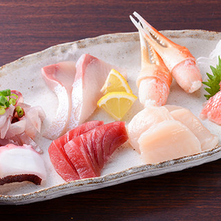 Great for one person ♪ We have a wide variety of sashimi for one coin ◎