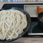 はなまるうどん - これが「ざる(中)」(¥421-税込)と「鶏の唐揚」(¥108-税込)の全景です。