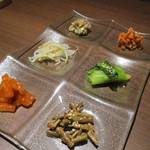 個室焼肉ITADAKI - キムチと野菜の盛り合わせ
