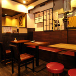 名古屋コーチン焼鳥火神 - 入口側の2卓
