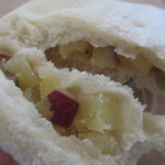 パン工房 こむぎ堂 - 白いおさつ、カット