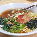 ポパイラーメン - 店名を冠したポパイラーメン。具材たっぷりでおいしい！