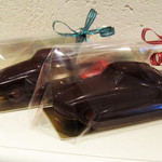 なかたに亭 - チョコの車。モチーフは何だろ? カルマンギアかな?