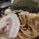 一刀家 - こいつ、吸ってきやがる。