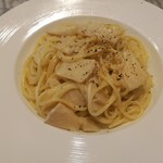 アビタコロ - プルンと弾むパスタにシャキシャキ甘い筍、コクのあるアンチョビクリームソースがからむ！