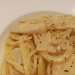 アビタコロ - アンチョビやガーリックの旨味が溶け込む、野菜の甘味を引き出すようなクリームソース