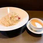 蝉吟 - エビつけ麺 ¥780-
            オマールエビの冷たいソースで