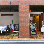 Osteria Tutto Sole - 本場イタリアの街並みに佇むレストランを想わせる外観