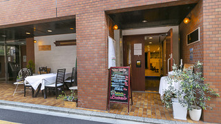 Osteria Tutto Sole - 本場イタリアの街並みに佇むレストランを想わせる外観