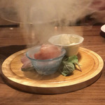 『千住の海老料理専門店』Shrimp Dining EBIZO 北千住 - 平戸漁港から直送の新鮮な魚&クリチ 熟成生ハムの瞬間燻製。
                                美味し。