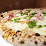 アッカペッラ - えんどう豆とベーコンのピッツア