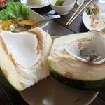 Sai Thong River Restaurant - ココナッツジュースの残骸ｗ