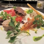 キャトルラパン - ここから、2011年訪問。前菜。　フォアグラちゃん、デカッ。