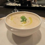 キャトルラパン - 和食の定番、海老芋を使ったスープ。　　た～っぷりの量。