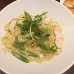 グレイスガーデン - ローストチキンとアスパラとバジルのクリームパスタ 1100円税別