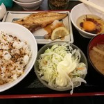 Sasanoya - 焼き魚　570円　今日はサバ。ご飯、漬け物、生卵、ふりかけ食べ放題！