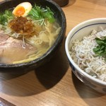 布施 細見商店 - 冷やしラーメン（海老塩）・いかしらす丼（￥300）（味玉付き）（￥800）