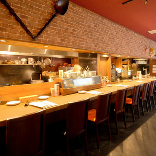 Sit at the counter and enjoy Italian food and delicious sake.