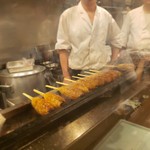 鳥田中 - つくね焼き風景