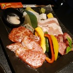 焼肉飯店 京昌園 - 厳選 五種盛りハーフ・４，８００円