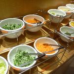 ピッツァ＆パスタ イタリア食堂 パパミラノ  - サラダバーはお野菜の種類もありますし、ドレッシングも数種類から選べます。 