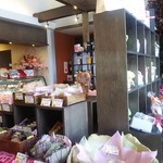 菓子工房 Shiga - 店内。