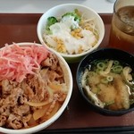 すき家 - 牛丼（並盛）サラダセット　500円