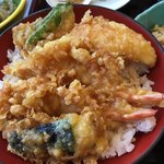 魚あら - これが名物の活車エビ天丼です。