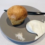 エスキス - 自家製パン　2種　チーズとバターのホイップクリーム