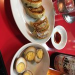 永楽 - 餃子と味玉とビール