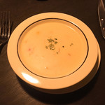 ロウリーズ・ザ・プライムリブ - クラムチャウダー