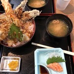 魚稚 - ミックス天丼 1300円 穴子天美味し、ミニお刺身が嬉しい