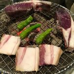 焼ジビエ 罠 神田 - 猪バラ肉（750円）