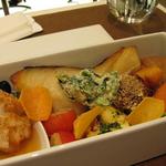 キッチンステージ - タラの西京焼き、カキ菜花のタルタル、海老芋まんじゅう