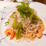 椿屋カフェ 新宿東口店 - 釜揚げしらすと海老の梅和風