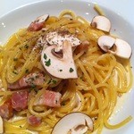 トラットリア ディペッシェ パッパーレ イタリア - フレッシュマッシュルームとイタリアホエー豚ベーコンのクリーム