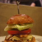 No.18 - 自家製ベーコンモッツァレラチーズバーガー