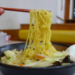 Kourakuen - 細縮れ麺、コシがあるので会津でも好評（中太縮れ麺が会津のスタンダード）