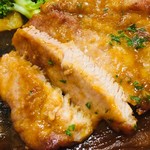 街の小さなレストラン 9.9.9 - ポークステーキ。美味しい脂身。