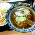 湯乃市 - 鶏ガラ醤油ラーメンとポテトフライ