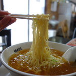 食堂 はせ川 - 秀逸な熟成縮れ麺