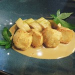 酒肴商店 アジト - 石川小芋とひすい茄子の利休ソース掛け