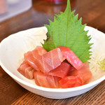 もつ焼 煮込み ヤリキ - マグロぶつ@350円