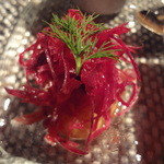 グランファミーユ・シェ松尾 - ホタテ貝柱の燻製　フランポワーズの香り　マンガリッチャとビーツのサラダ