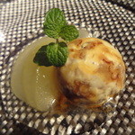 グランファミーユ・シェ松尾 - 洋梨のフレッシュコンポート　メープルシロップと胡麻のアイスクリームを添えて